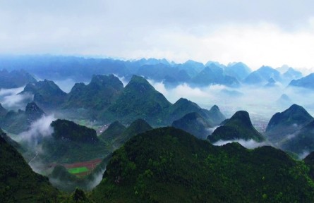广西忻城：云雾缭绕 壮美如画