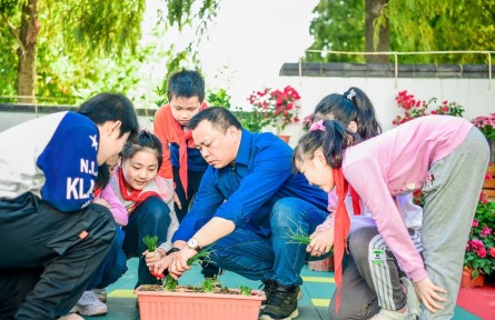 江苏省南京市南昌路小学：课堂搬进大自然，种花种草种梦想