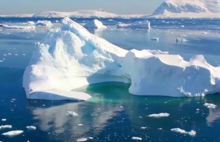 中国第40次南极考察：南极海冰 冰山形态各异 蕴藏地球奥秘
